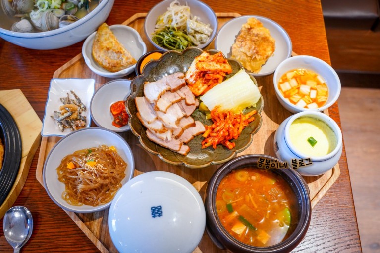 평상면옥 솥밥반상 두류네거리점