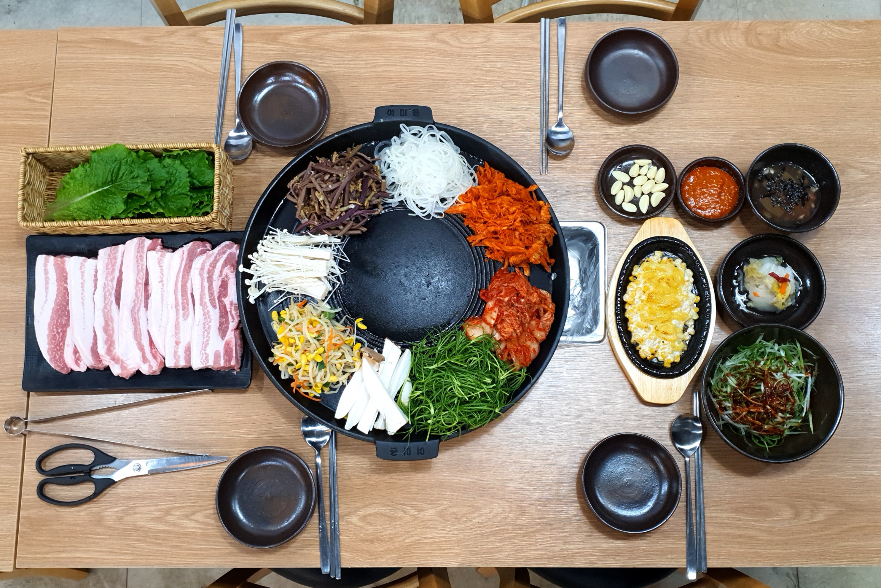 더덕솥뚜껑삼겹살 세종점