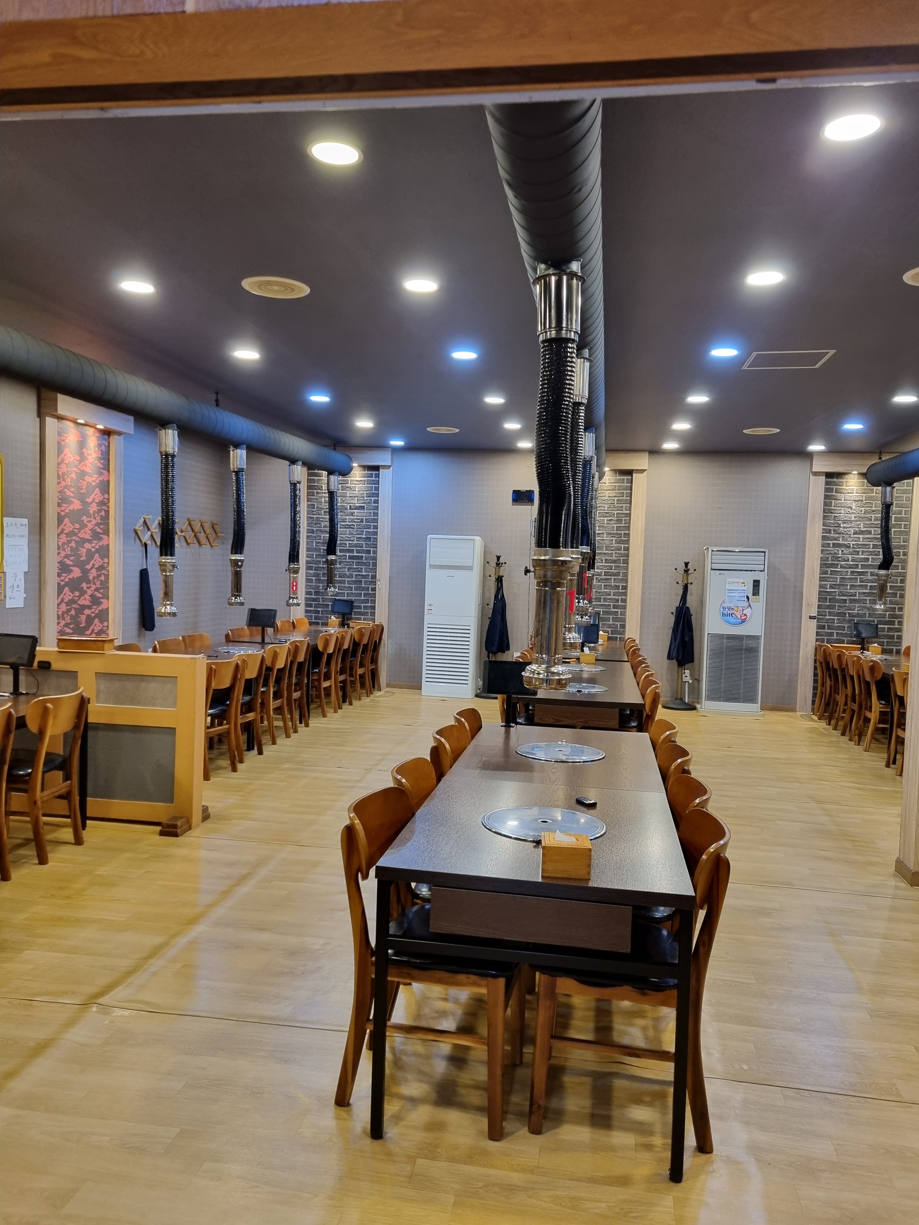 서재참숯생오리구이집